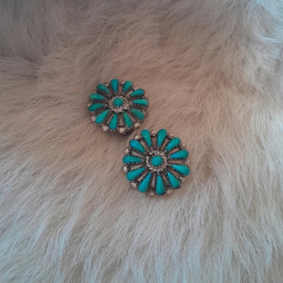 Zuni Turquoise Flowers - Picture 5 of 8